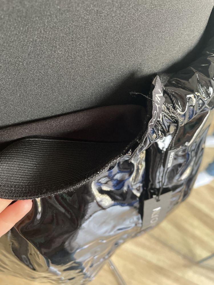 Nowe spodnie legginsy winylowe czarne