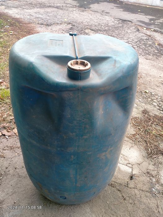 . Пластик бочка 100л, канистра10л.