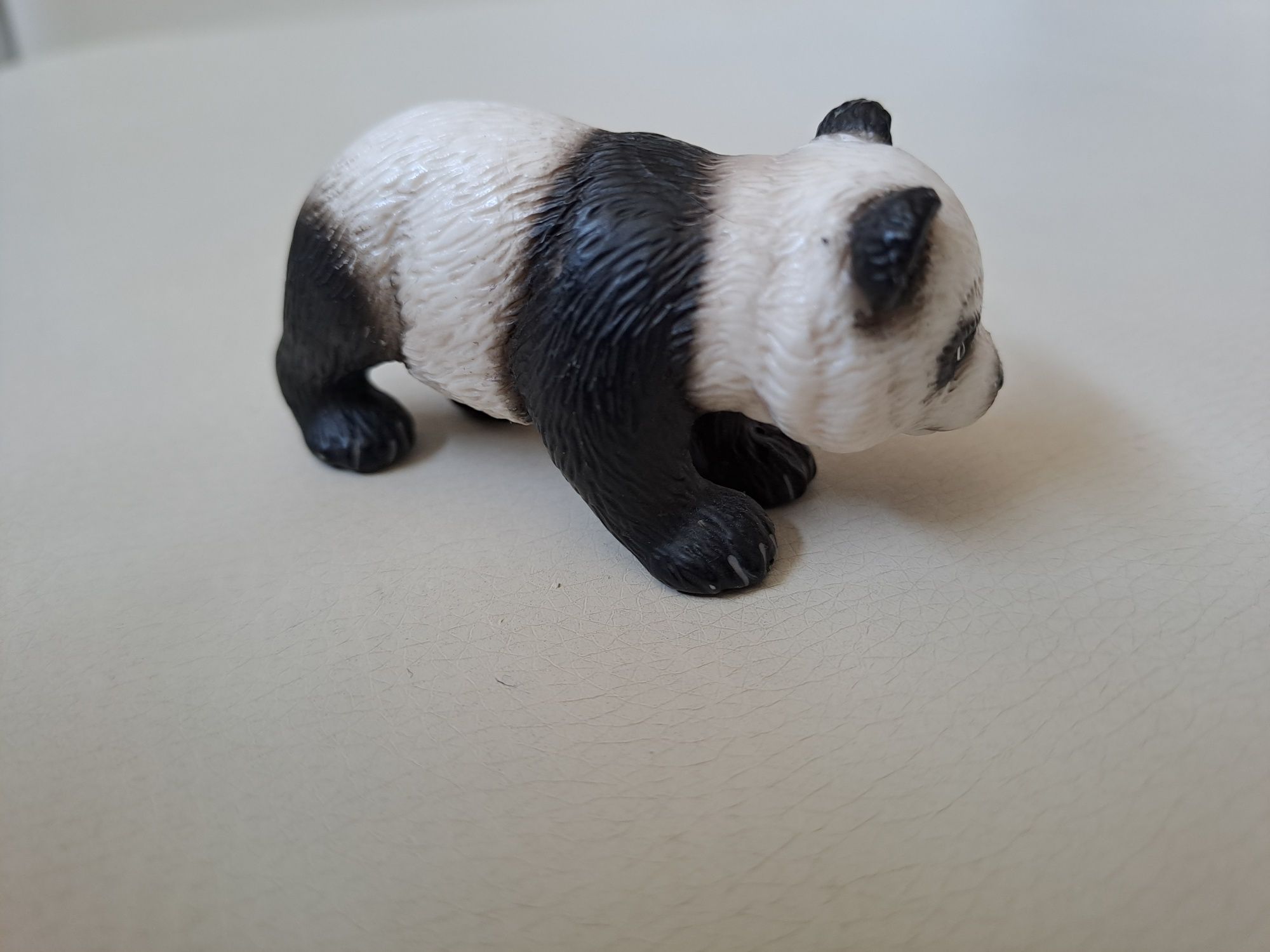 Figurka Schleich - młoda panda wielka