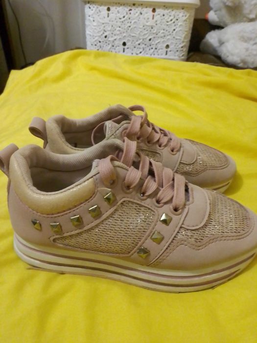 Кросівки колір пудра