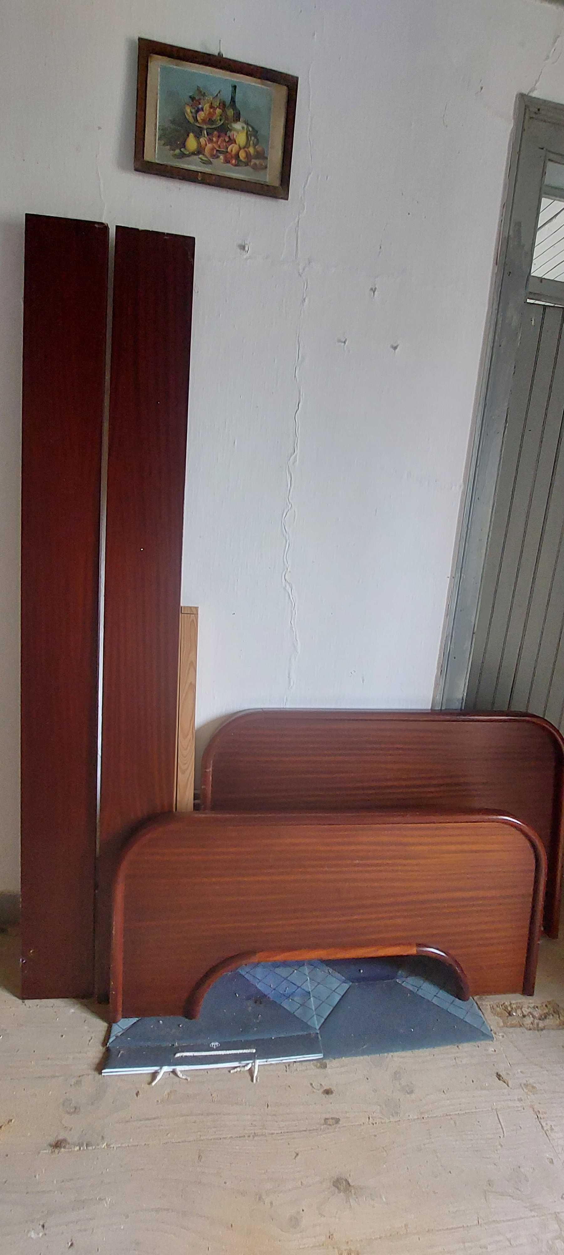 Cama individual em madeira