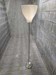 Lampa stojąca z kloszem metalowa