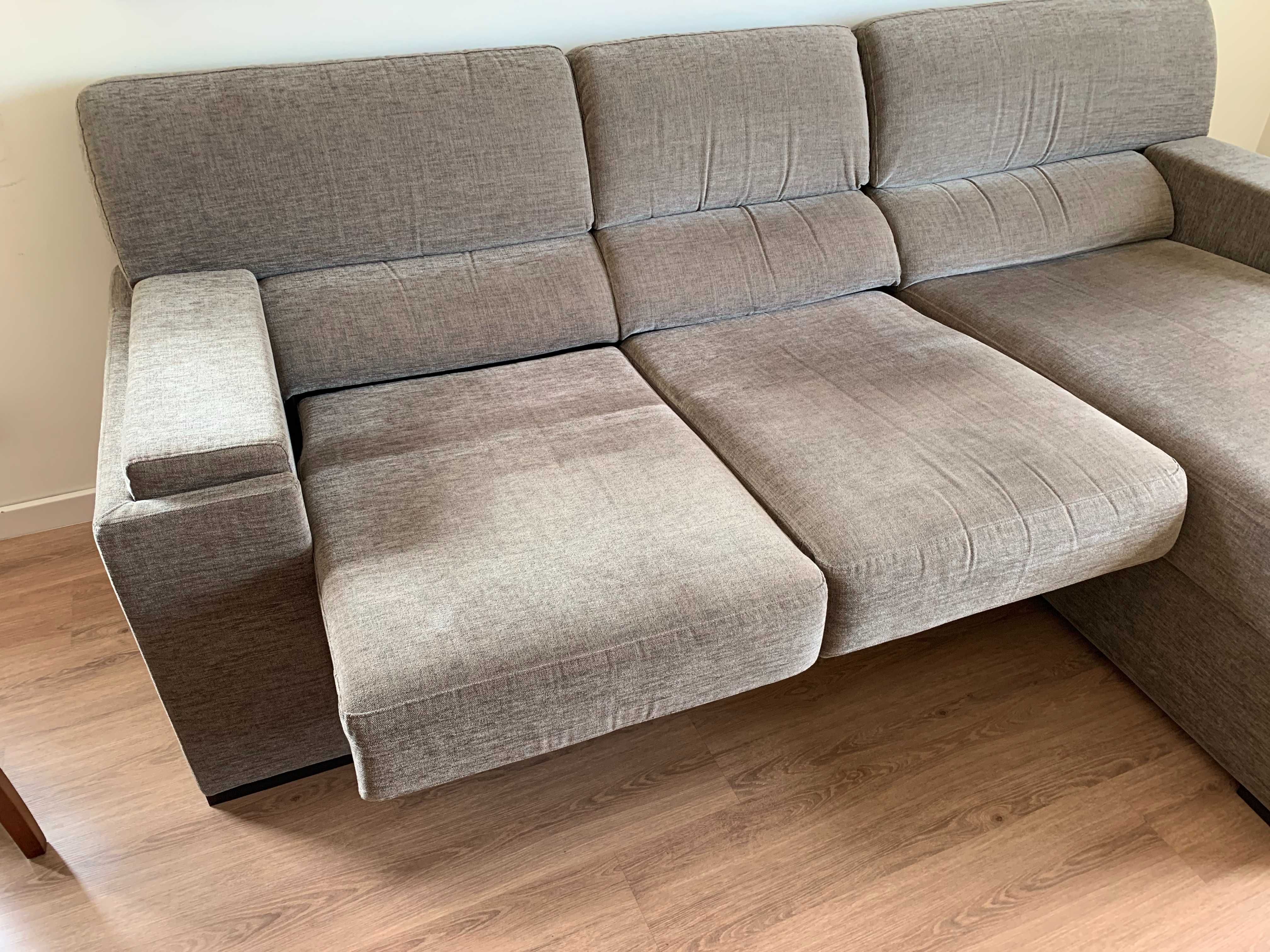 Sofá de 3 lugares com chaise-longue (2 extensíveis e CL c/ arrumação)