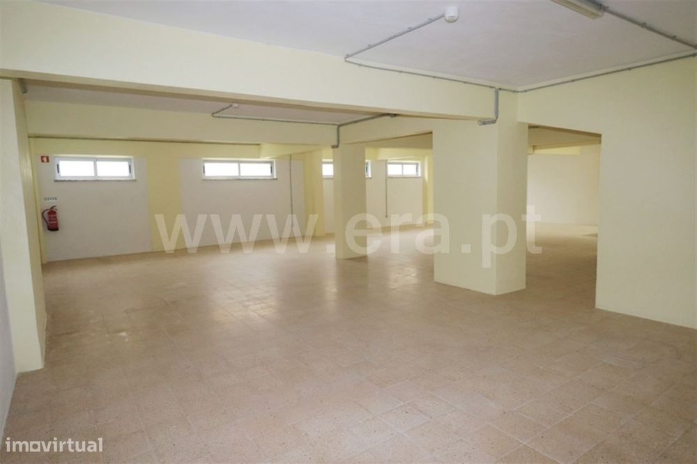 Armazem 180m2; Arrentela, Paio Pires