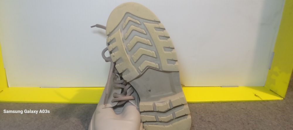 Жіночи ботинки бежевого кольору