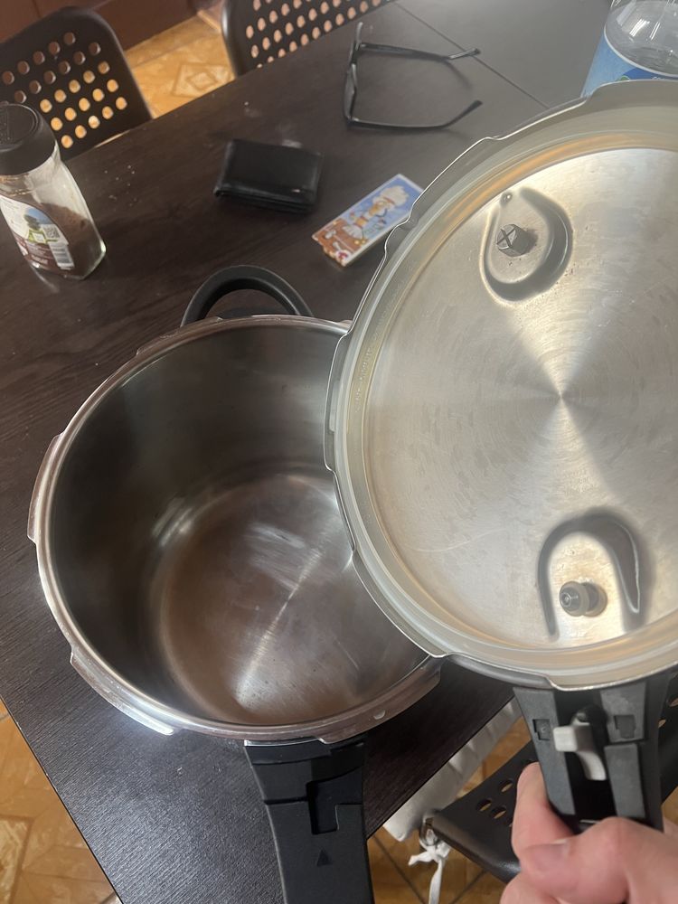 Panela de pressao grande