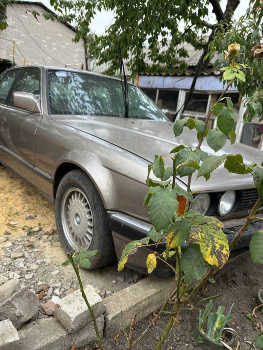продам седан BMW 735