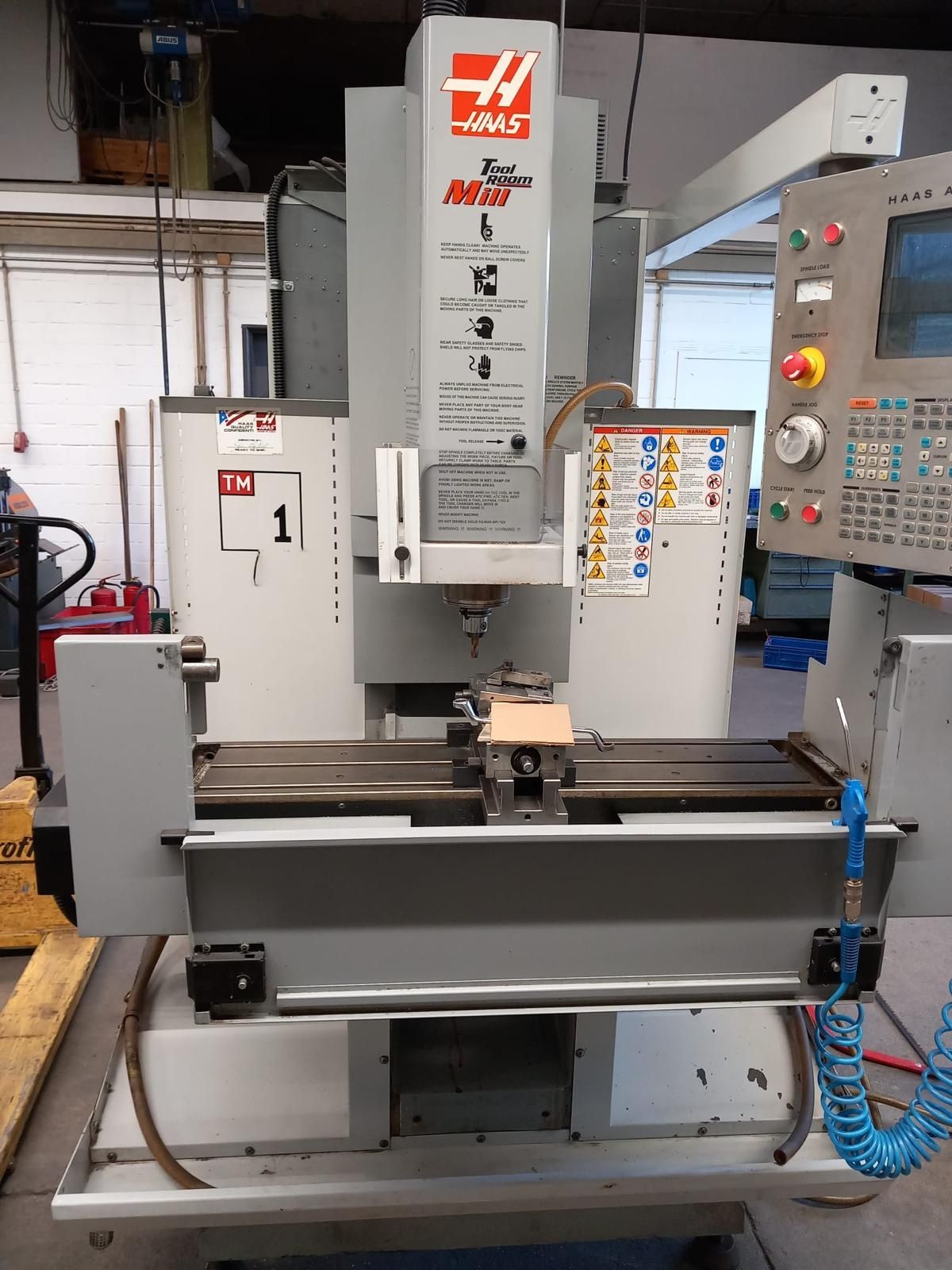 Фрезерний станок с ЧПУ Haas super mini mill. Haas TM 1