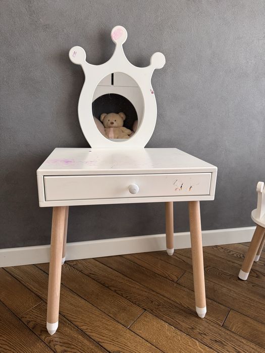 Дитячі меблі трюмо столик два крісла