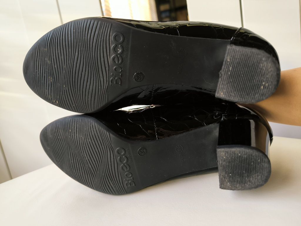 Buty klasyczne na niskim obcasie słupku eleganckie krokodyl
