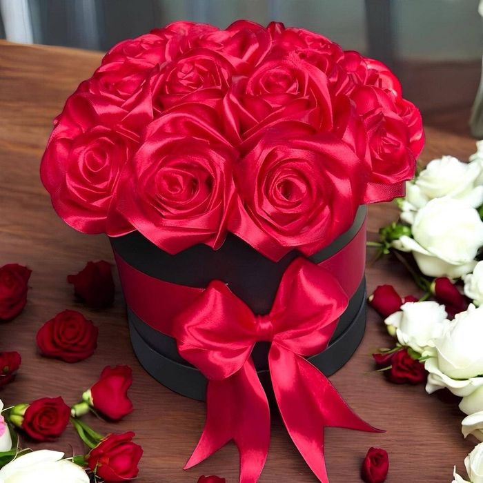 Троянди із атласних стрічок