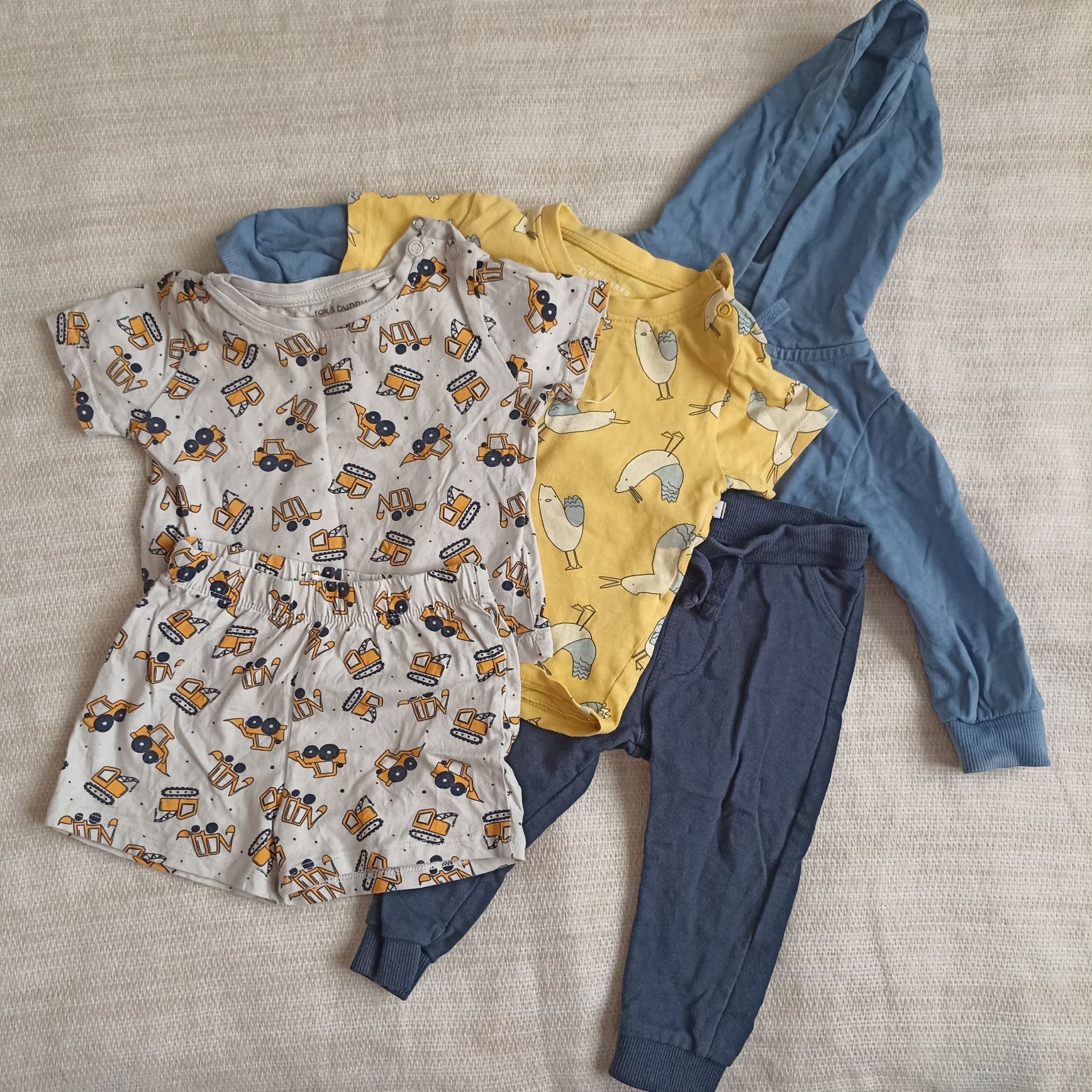 Ubranka dla chłopca koszulki bluza spodnie pieski niebieskie beżowe