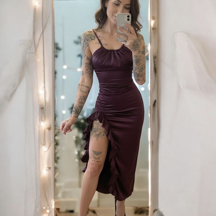 Burgundowa satynowa suknia damska wizytowa sukienka z odkrytymi plecam