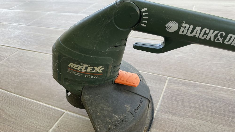 Aparador de relva Black & Decker