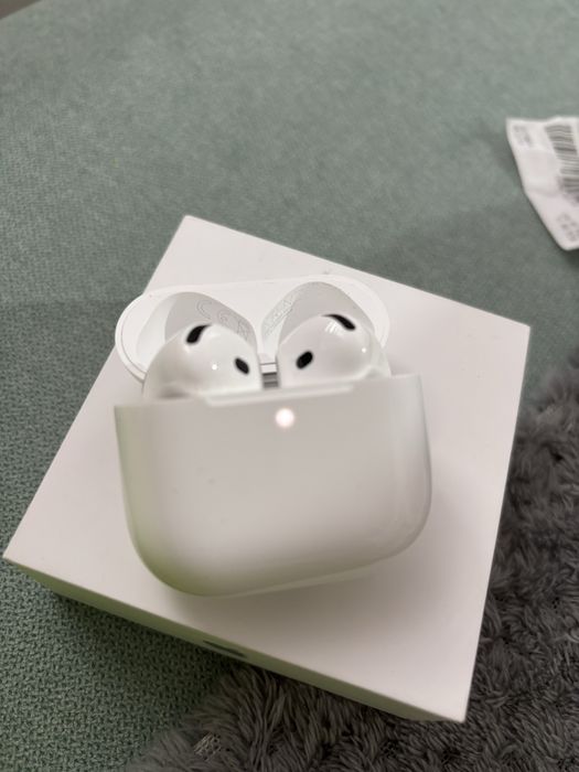 Słuchawki- AirPods 4