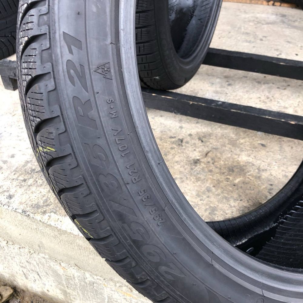 Шини 295/35 r21 Pirelli scorpion Зима 2шт 2018р (235)