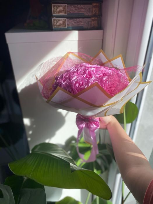 Bukiety roz ze wstazki satynowej prezent hit roze