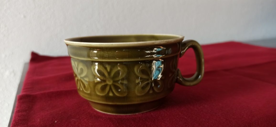 VintagePRLKomplet ślicznych oliwkowych filiżanek do herbaty z porcelit