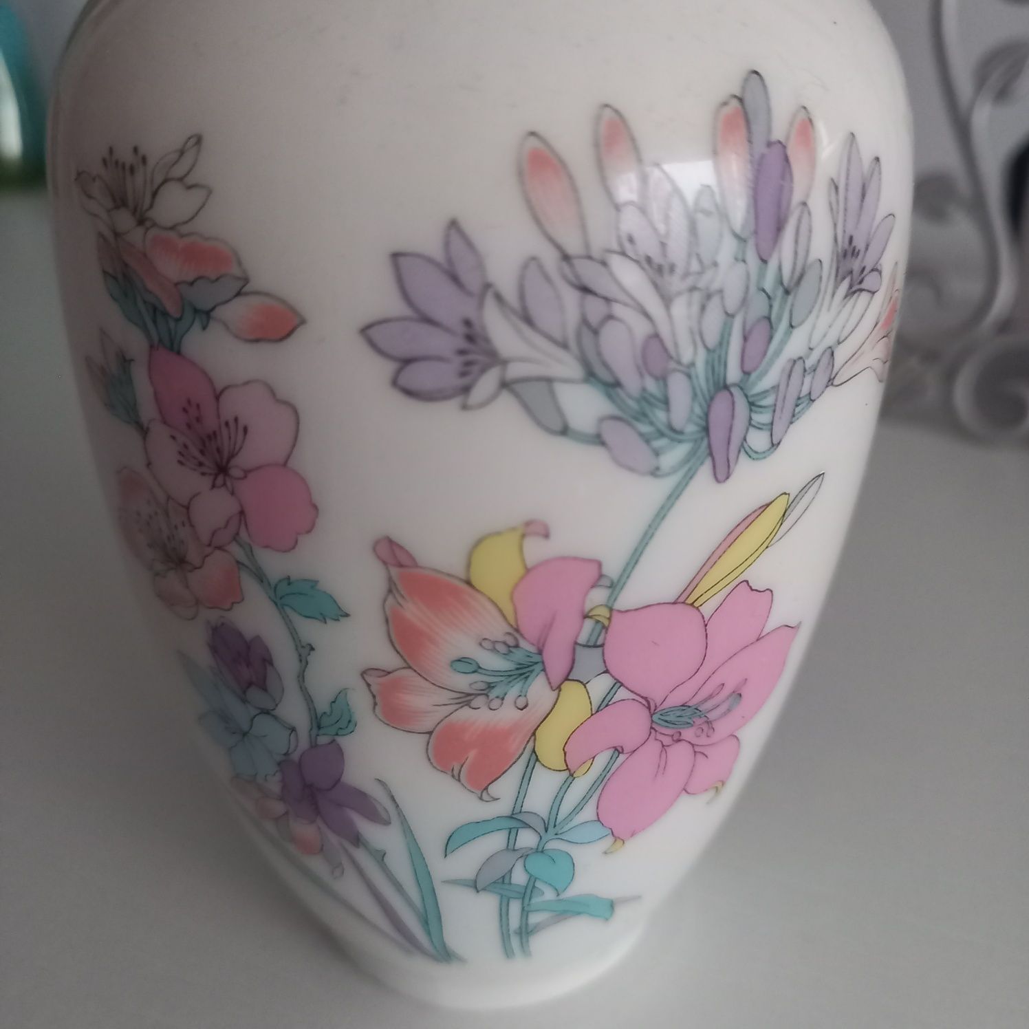 Piękny flakon porcelanowy japoński vintage wazon biały pastelowy