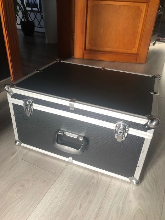 Mobilna walizka do kombajnów kosmetycznych