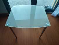 Mesa ee vidro em bom estado