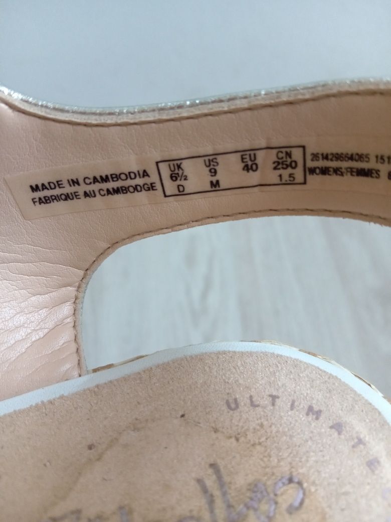 Sandały na koturnie Clarks r.40