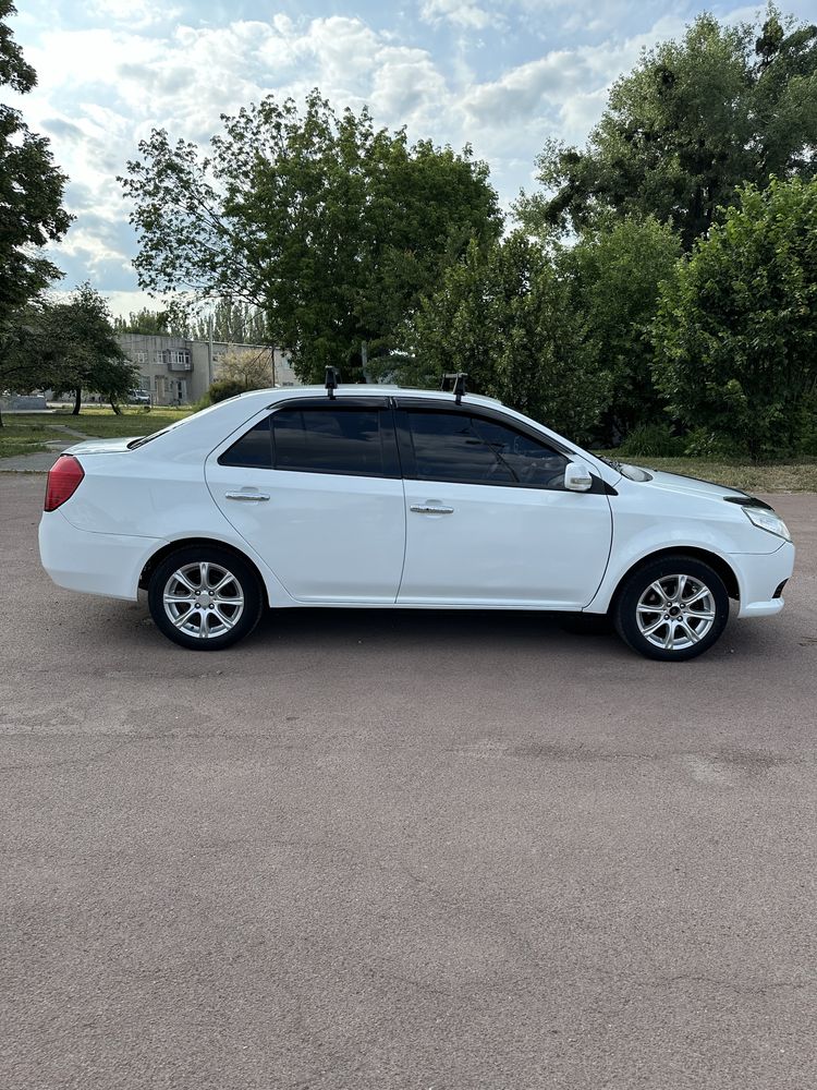 Продкм гарне авто Geely MK 2012