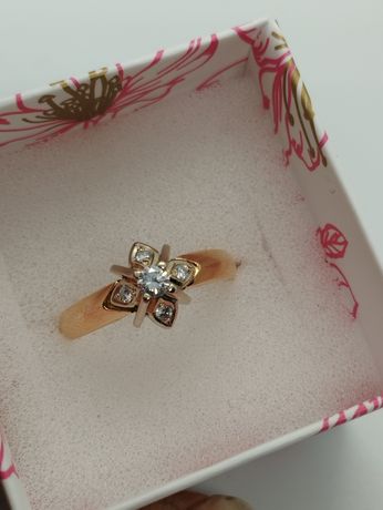 Золотое кольцо с бриллиантами 18.4 размер 3.11 грамма
