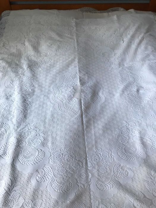 Biały Obrus Żakardowy Prostokątny 170x140 cm