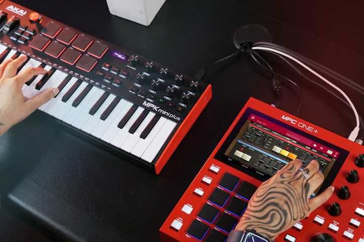 Семплер Akai Professional MPC One+