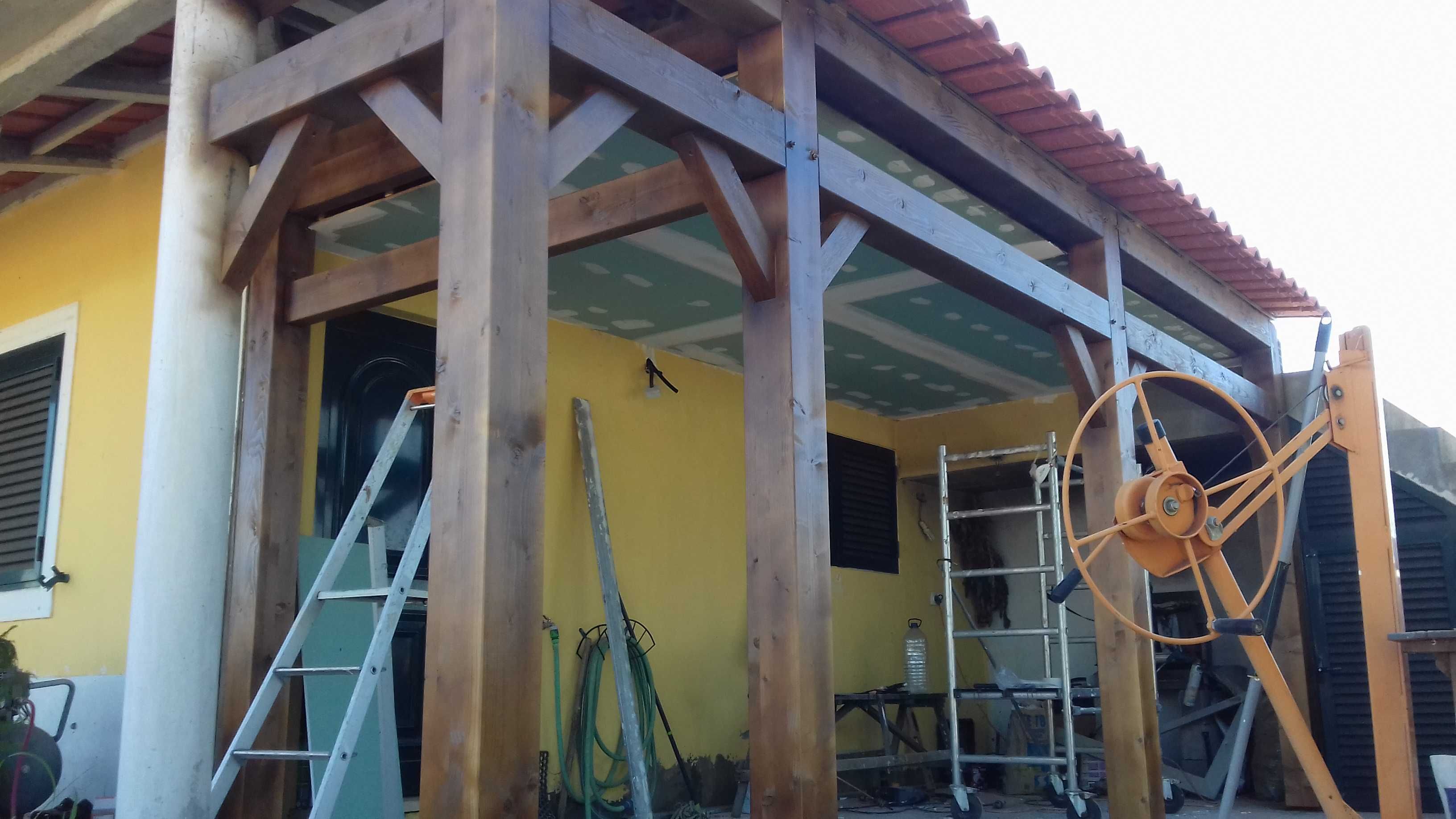 Estruturas de madeira, Casas, Garagens, Alpendres...