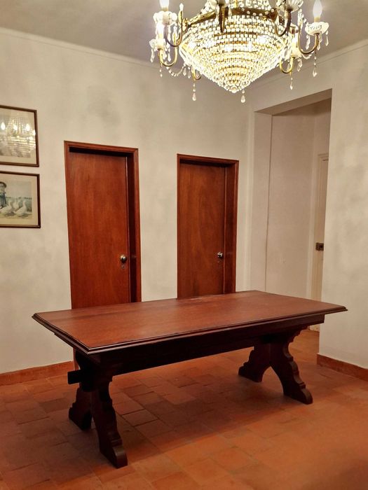 Mesa Clássica de madeira maciça