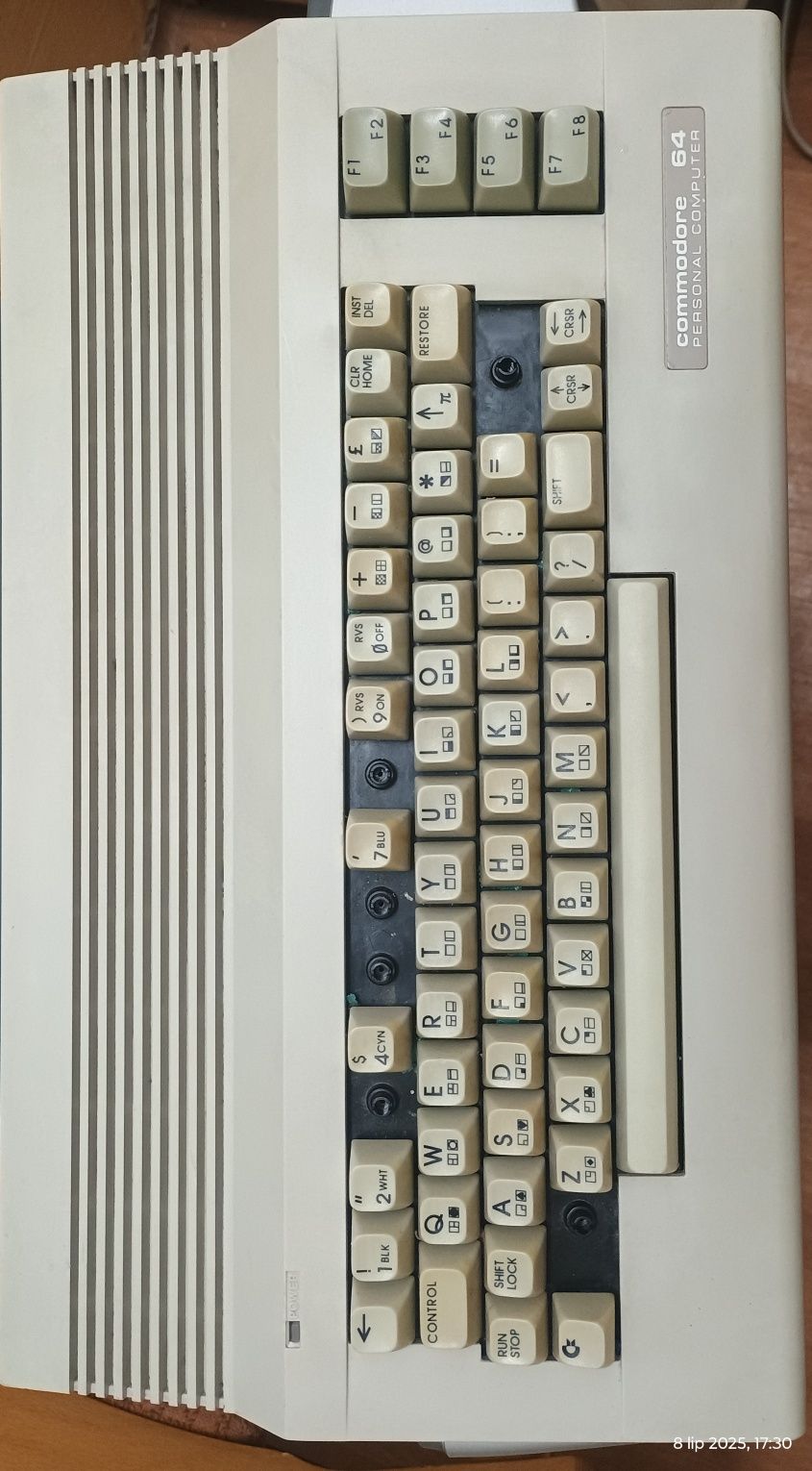 Commodore c64 czerwona dioda