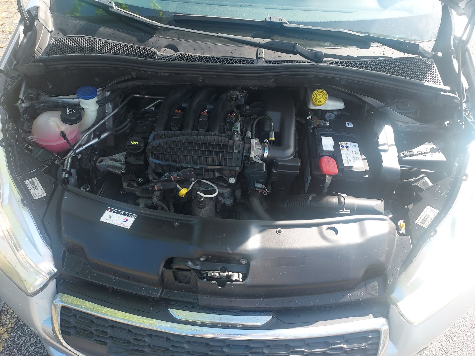 Peugeot 208 1.2vvti 2012