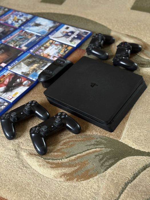 PS4 Slim 1tb + диски + геймпади