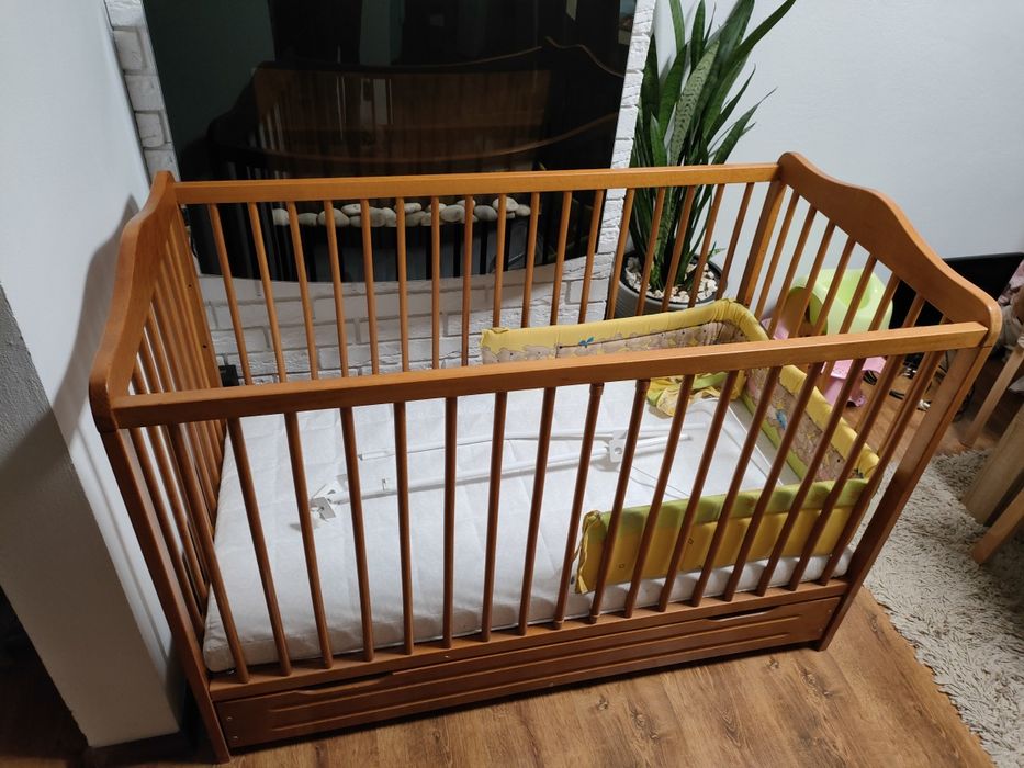 Łóżeczko dziecięce, niemowlęce, bukowe z szufladą. Amal II