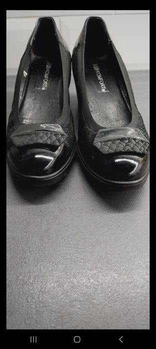 Mega wygodne czółenka marki Sbut r.38 skórzane