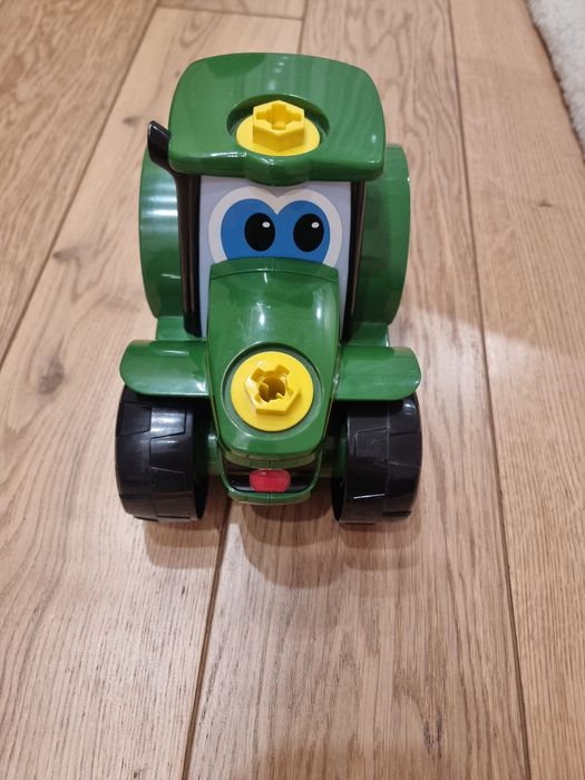 Трактор з шуруповертом John Deere