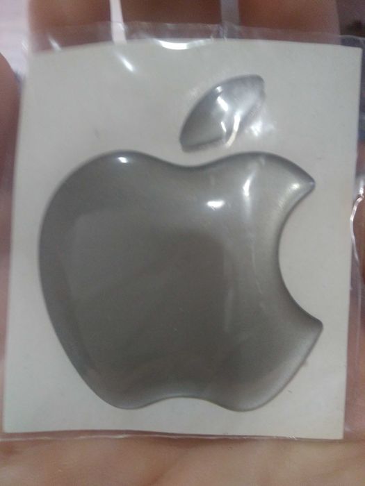 Гарний подарунок для підлідка. Наліпка apple на ноудбук