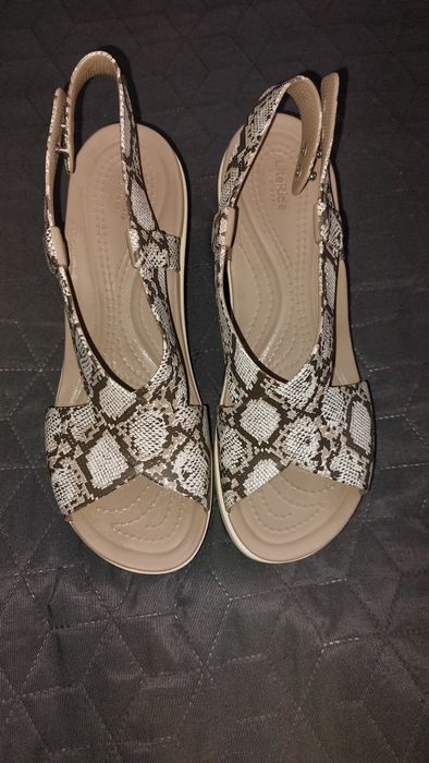 Босоножки  crocs