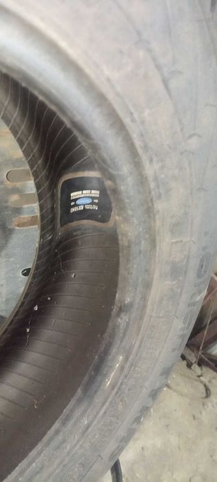 Продам дві зимові шини Р14
