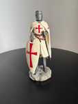 Figurka rycerza templariusza z kamienia