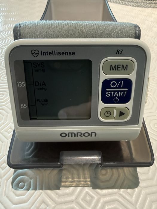 OMORON RS3 aparelho tensão