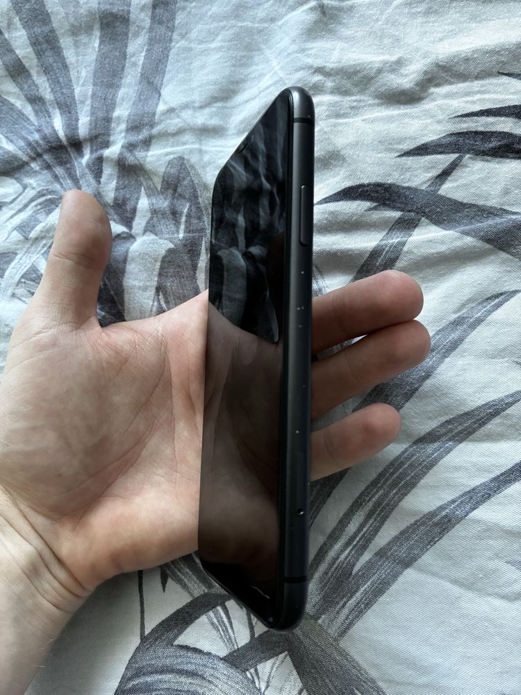 Iphone 11 z Etui i Pudełkiem