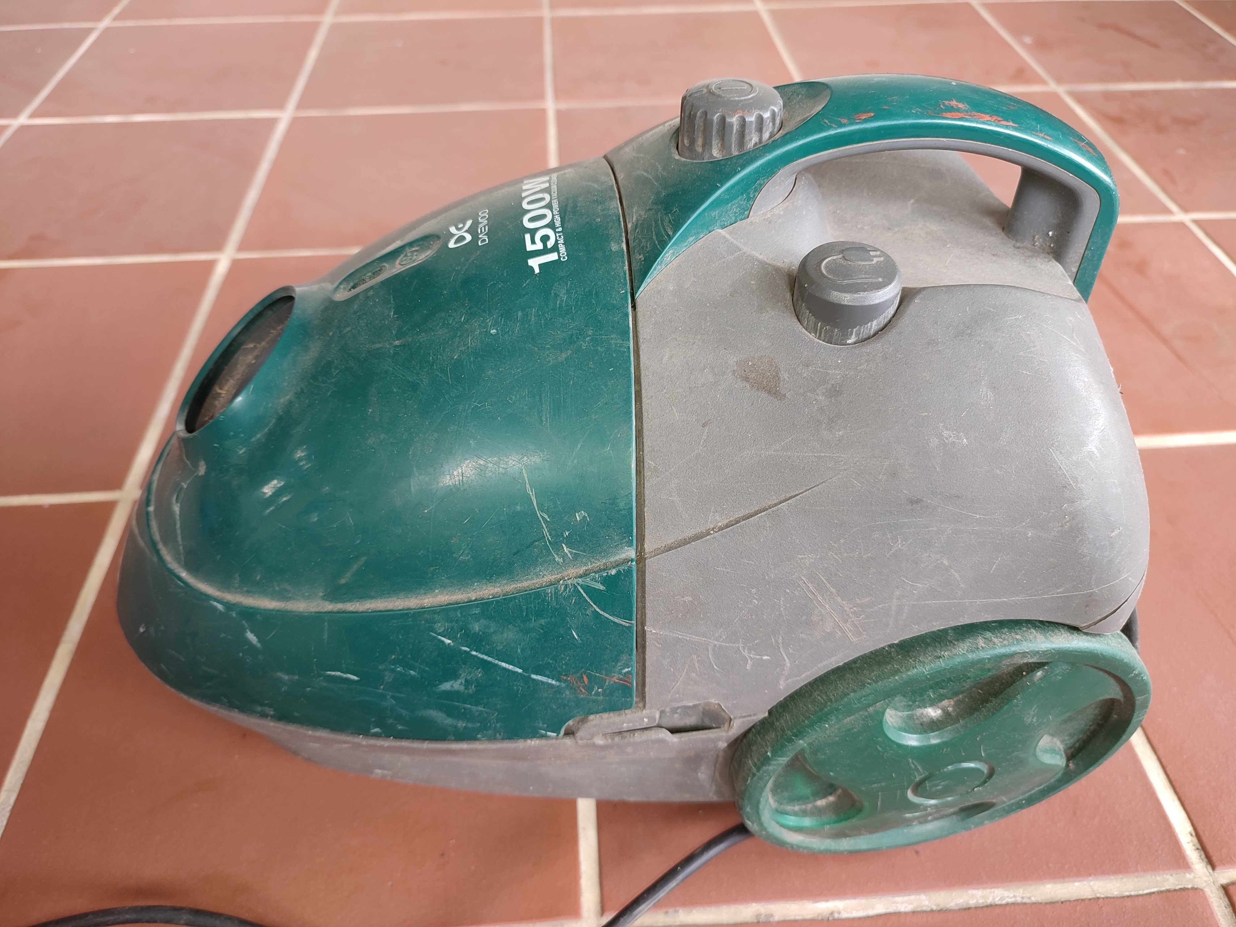 Хороший надежный рабочий пылесос daewoo rc 3750g.