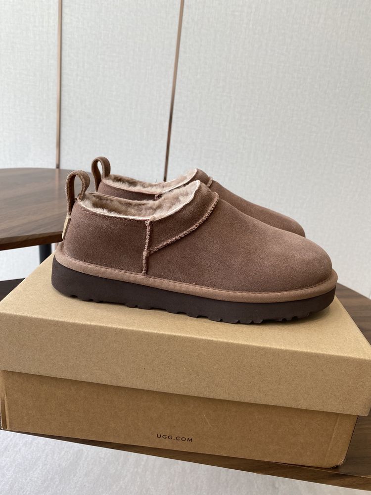 Замшеві капці UGG Classic Micro