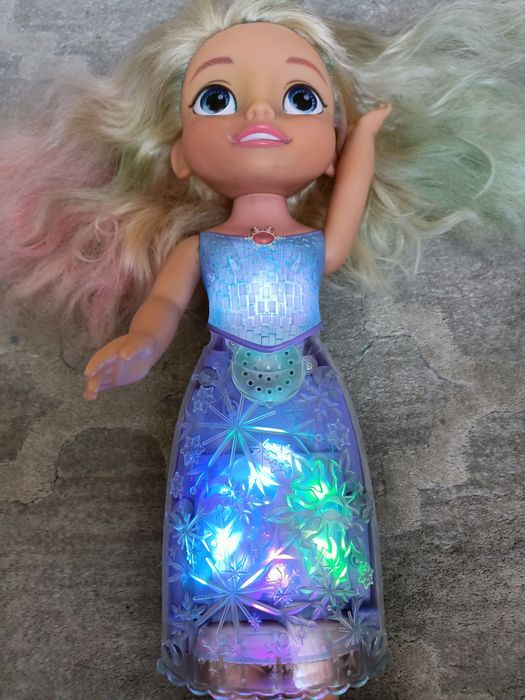 Świecąca lalka Elza