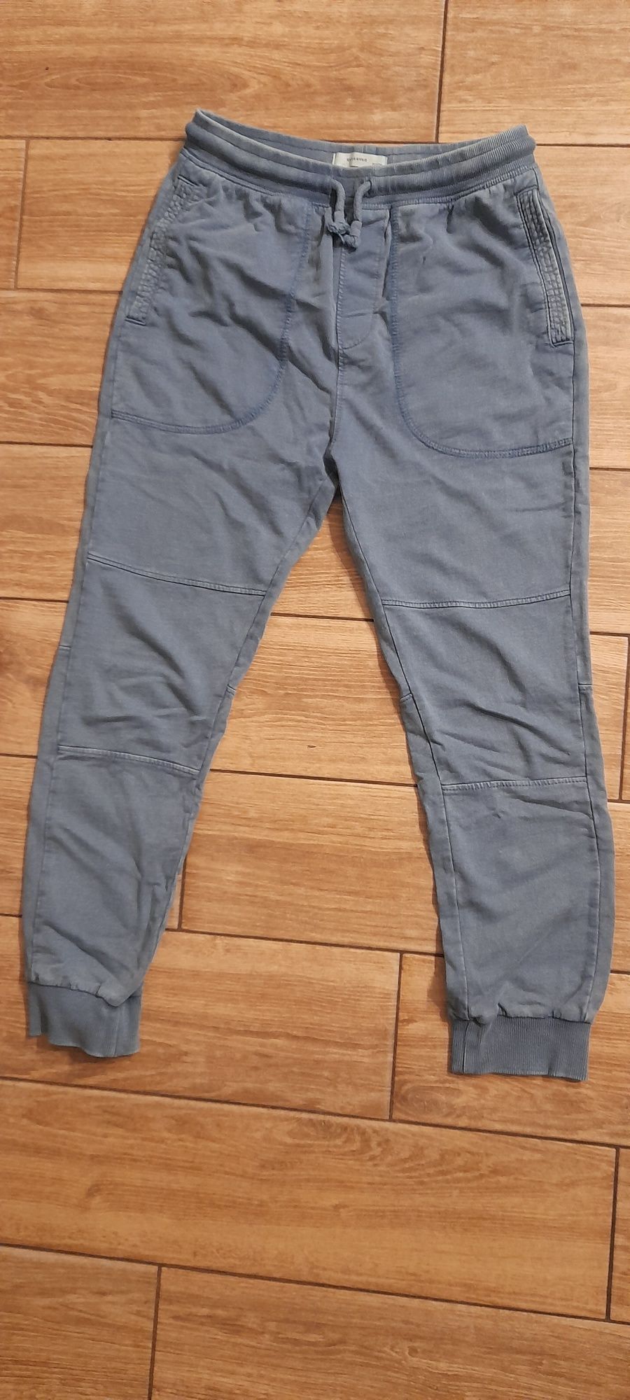 Joggery dresy spodnie Reserved 152