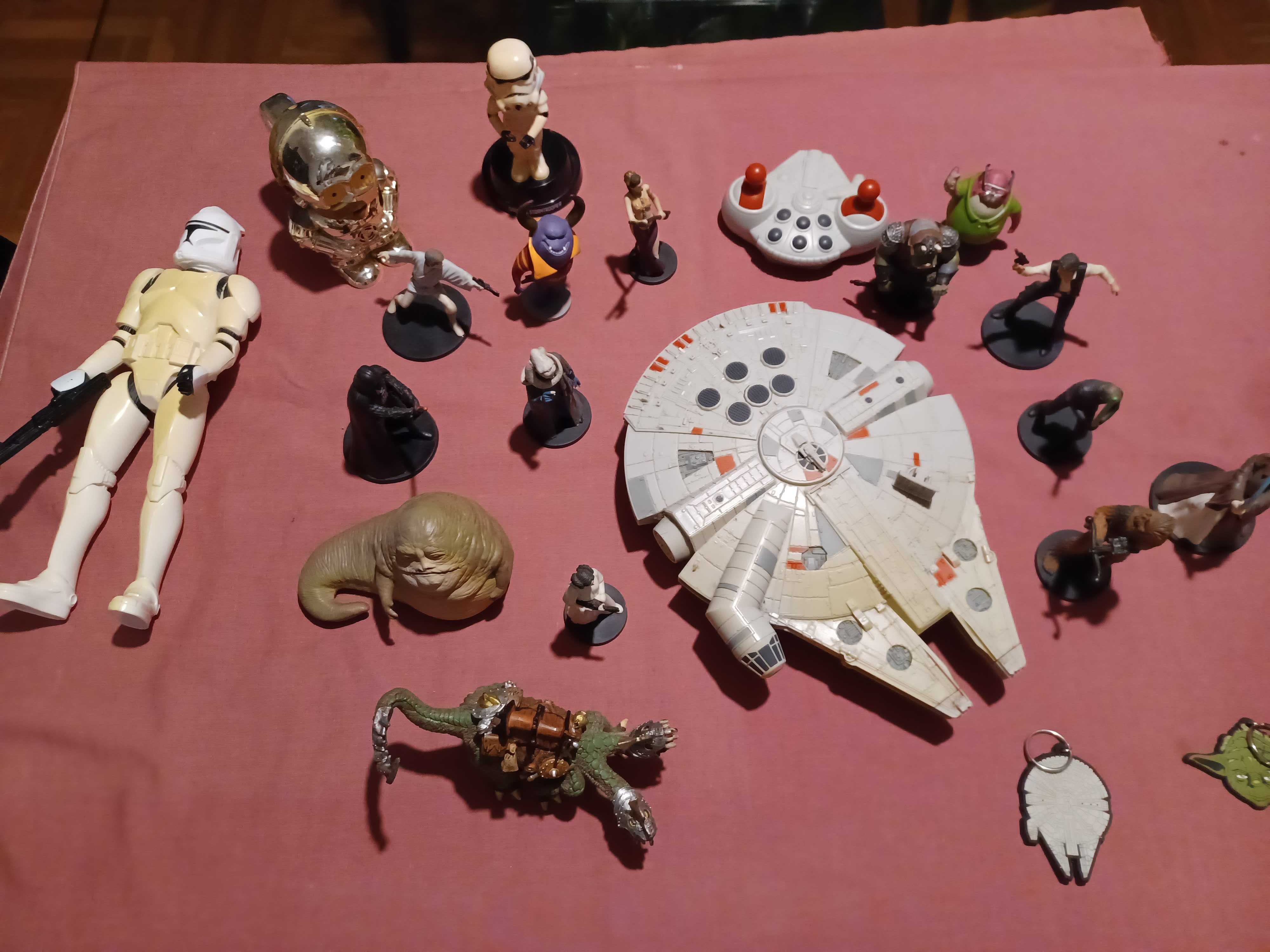 Nave e bonecos star wars