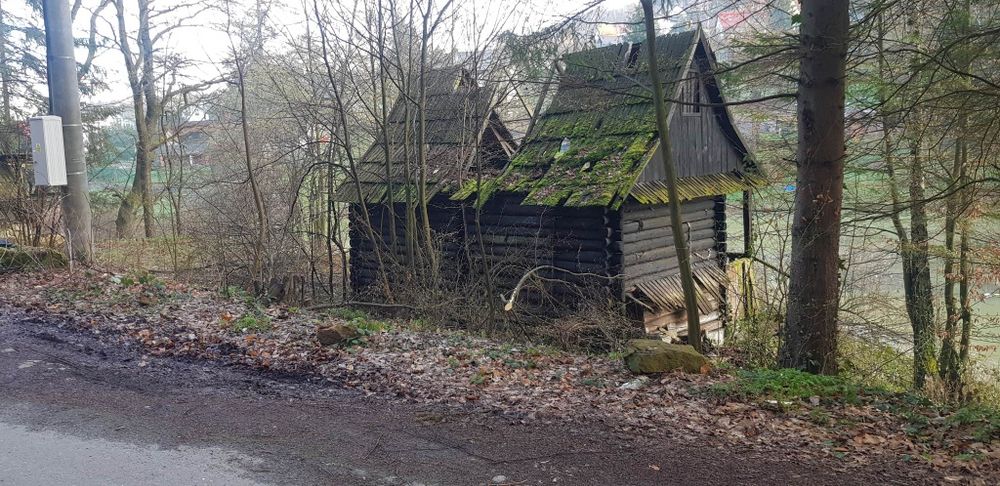 Domek nad jeziorem rożnowskim koszarka do remontu